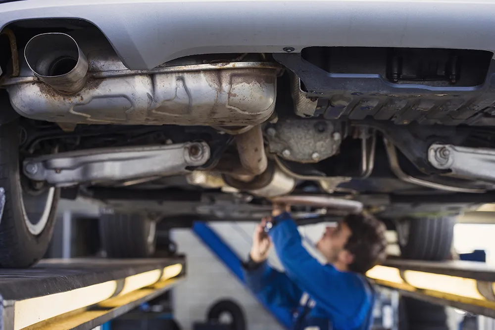 Signs My Heavy-Duty Truck's Exhaust Manifold Is Cracked